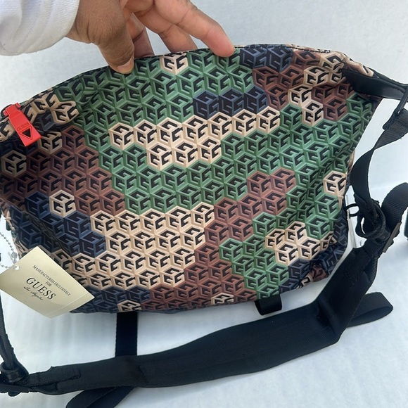 New GUESS Geometric Patterned Crossbody Bag/Belt Bag - Picture 11 of 15